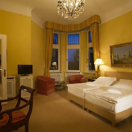Schloss 4*